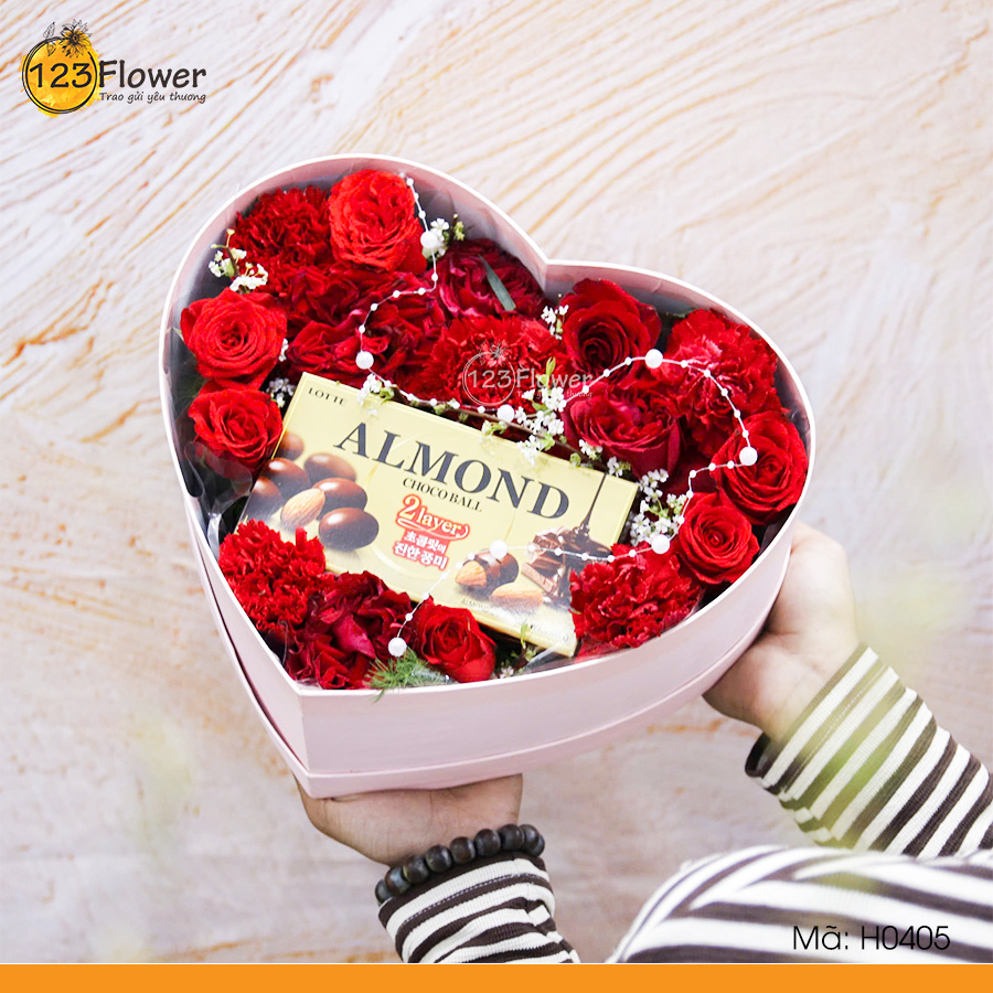 H0405 | Hộp hoa và socola 405