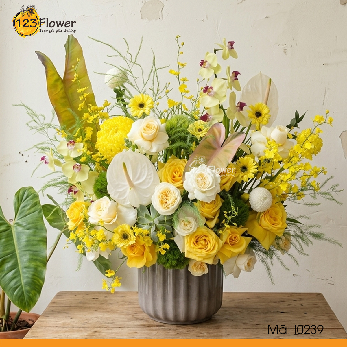 I0239 | Bình hoa 239